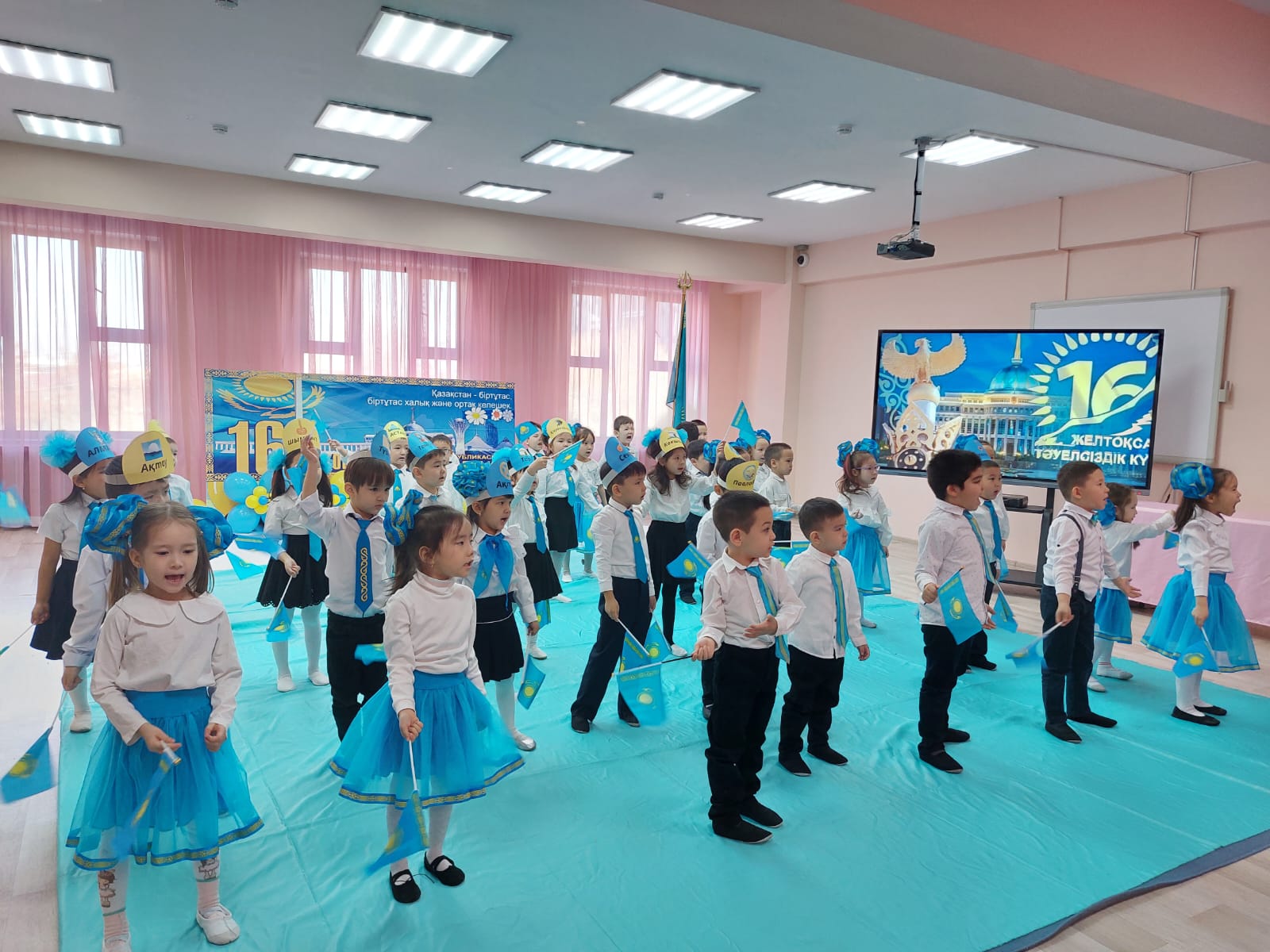 "Тәуелсіздік - тұғырым" мерекелік ертеңгілік