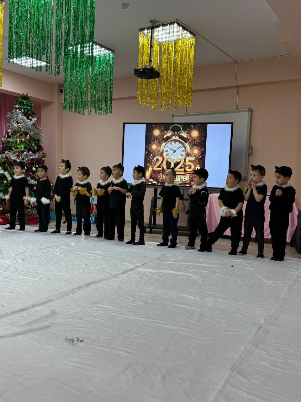 Мектепалды "Құлпынай" тобының "Сиқырлы Жаңа жыл!" мерекелік ертеңгілігі